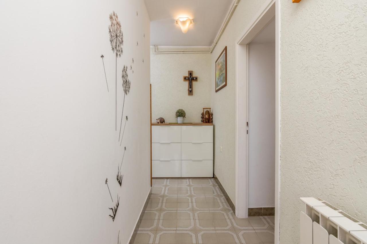 Family Friendly Apartments With A Swimming Pool Cepic, Central Istria - Sredisnja Istra - 11636 Zatka Cepic Экстерьер фото