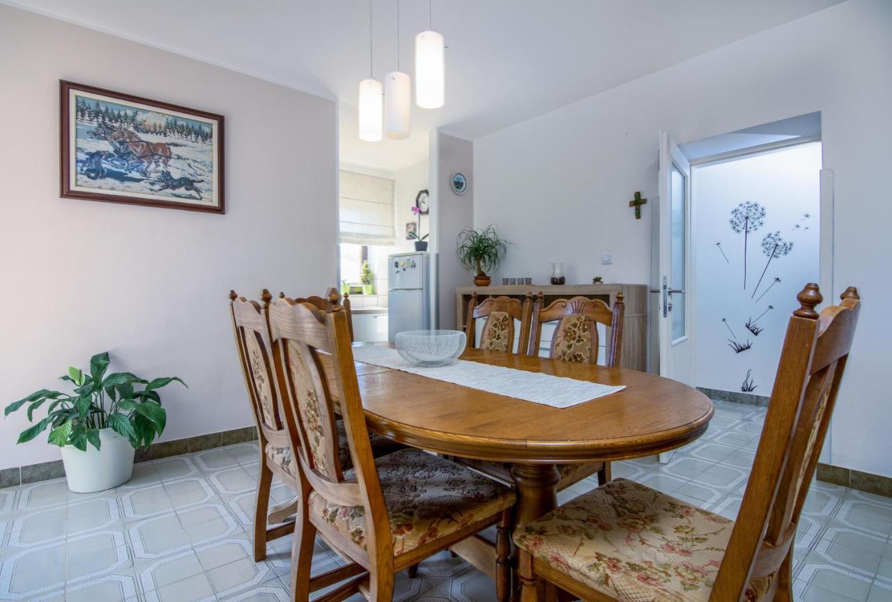 Family Friendly Apartments With A Swimming Pool Cepic, Central Istria - Sredisnja Istra - 11636 Zatka Cepic Экстерьер фото