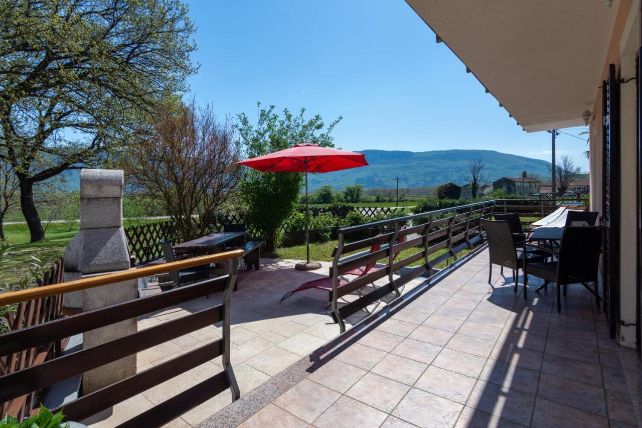 Family Friendly Apartments With A Swimming Pool Cepic, Central Istria - Sredisnja Istra - 11636 Zatka Cepic Экстерьер фото